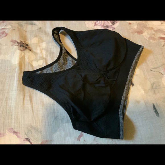 NEW! Reversible Seamfree Medium Impact Sports Bra - Picture 2 of 11